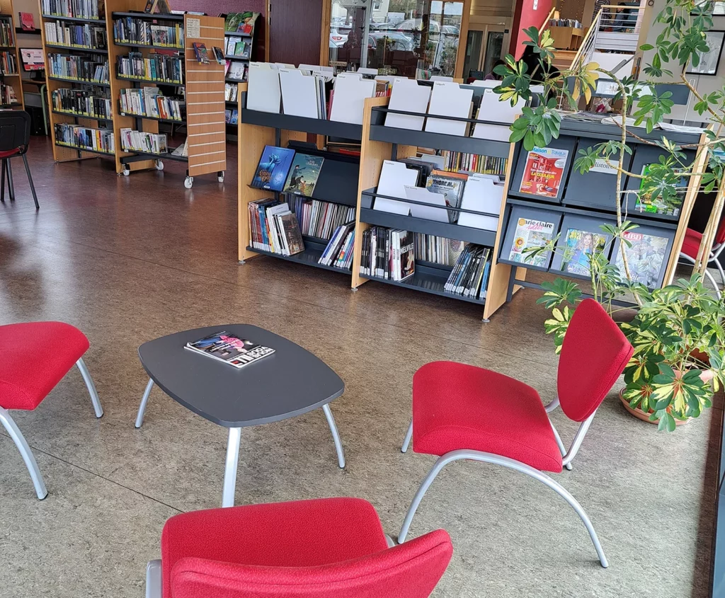 Photo de l'intérieur de la médiathèque